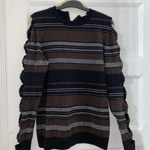 Nice yes baker blouse has pretty bows on the sleeve, sparkles